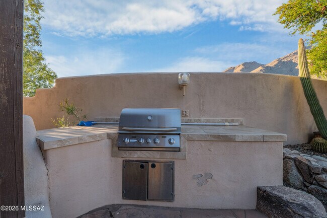 Building Photo - 6570 N Placita De Tia Ro