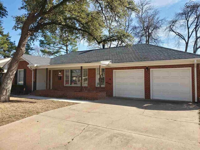 Building Photo - 2409 Martin St