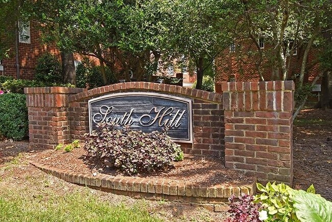 Building Photo - 4939 S Hill View Dr