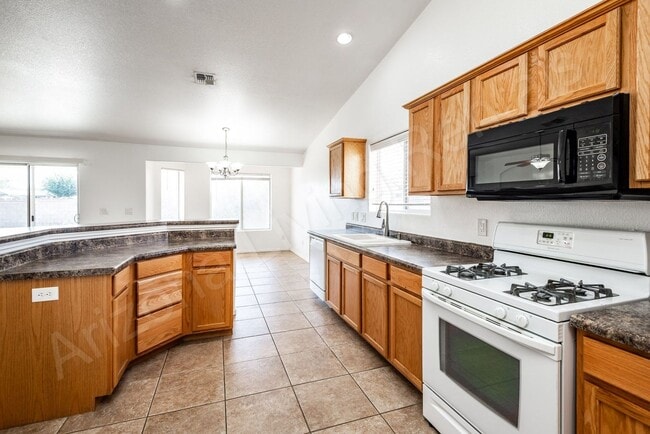 Building Photo - BEAUTIFUL CUL-DE-SAC HOME