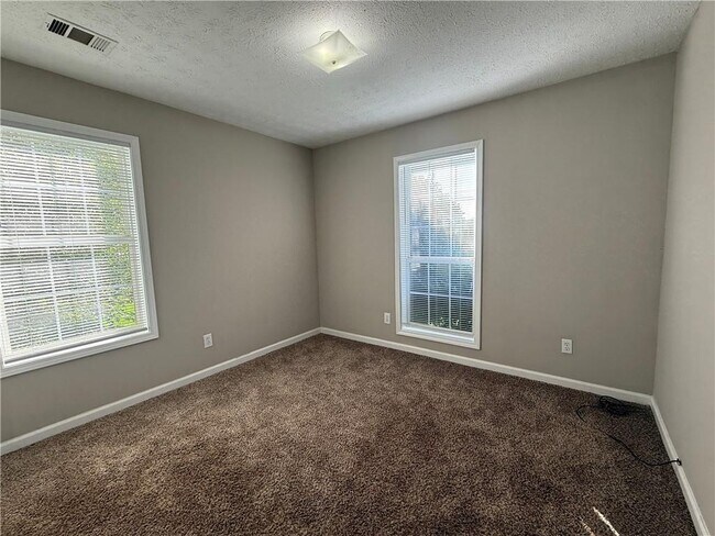 Building Photo - 6079 Daffodil Dr