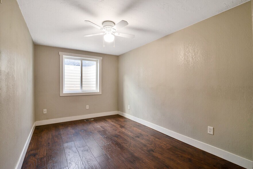 Building Photo - 994 N 700 E