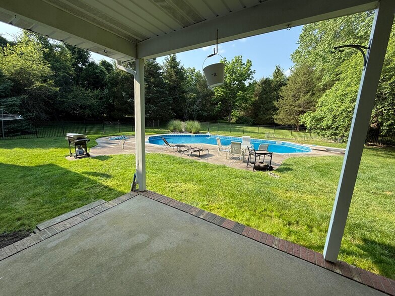 Building Photo - 166 Dugan Ln