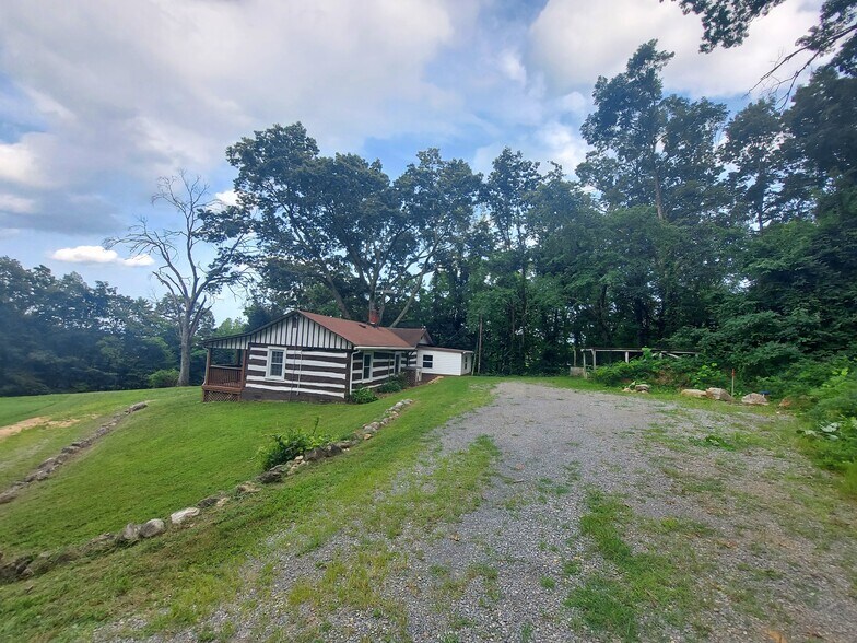 Building Photo - 4211 Yellow Mountain Rd