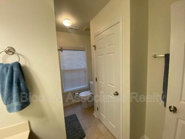 Building Photo - 2916 Chatelaine Pl