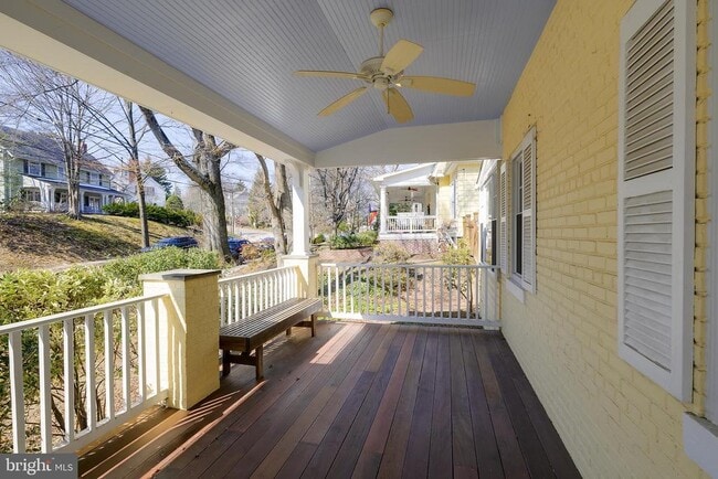 Building Photo - 5717 Chevy Chase Pkwy NW