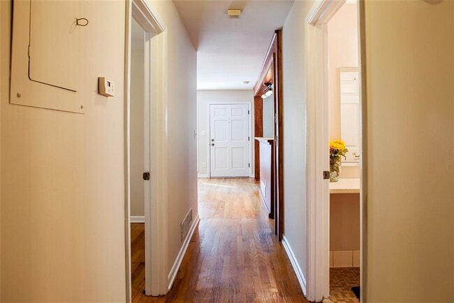 Building Photo - 1620 Flat Shoals Rd SE