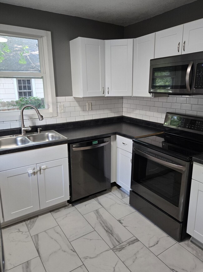 Building Photo - 5622 Wayne Ave