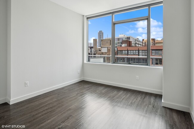 Building Photo - 640 N Wells St