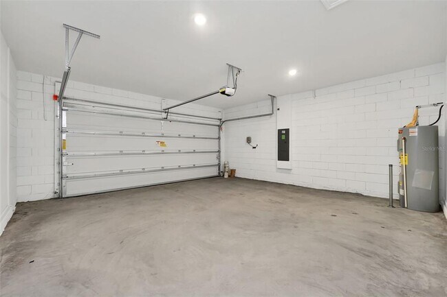 Building Photo - 243 Hayley St