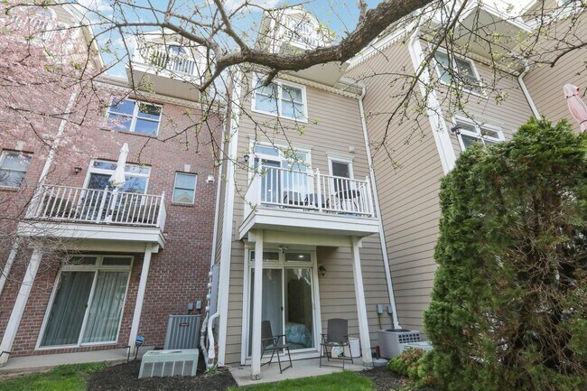 Building Photo - 458 Buffalo Ct