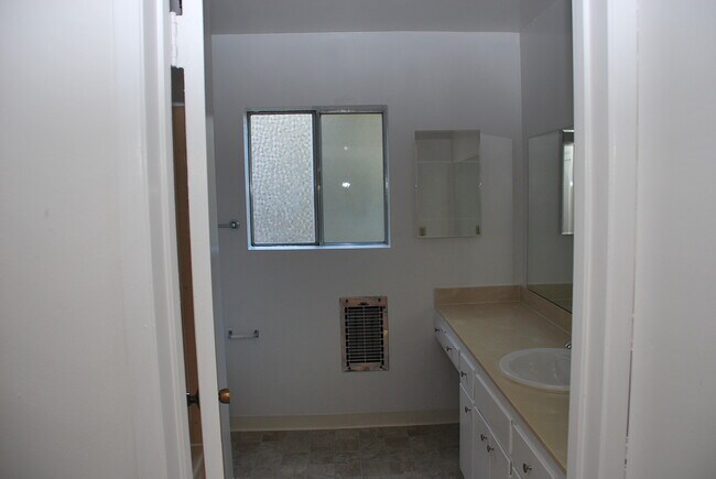 Bathroom - 236 S Mentor Ave