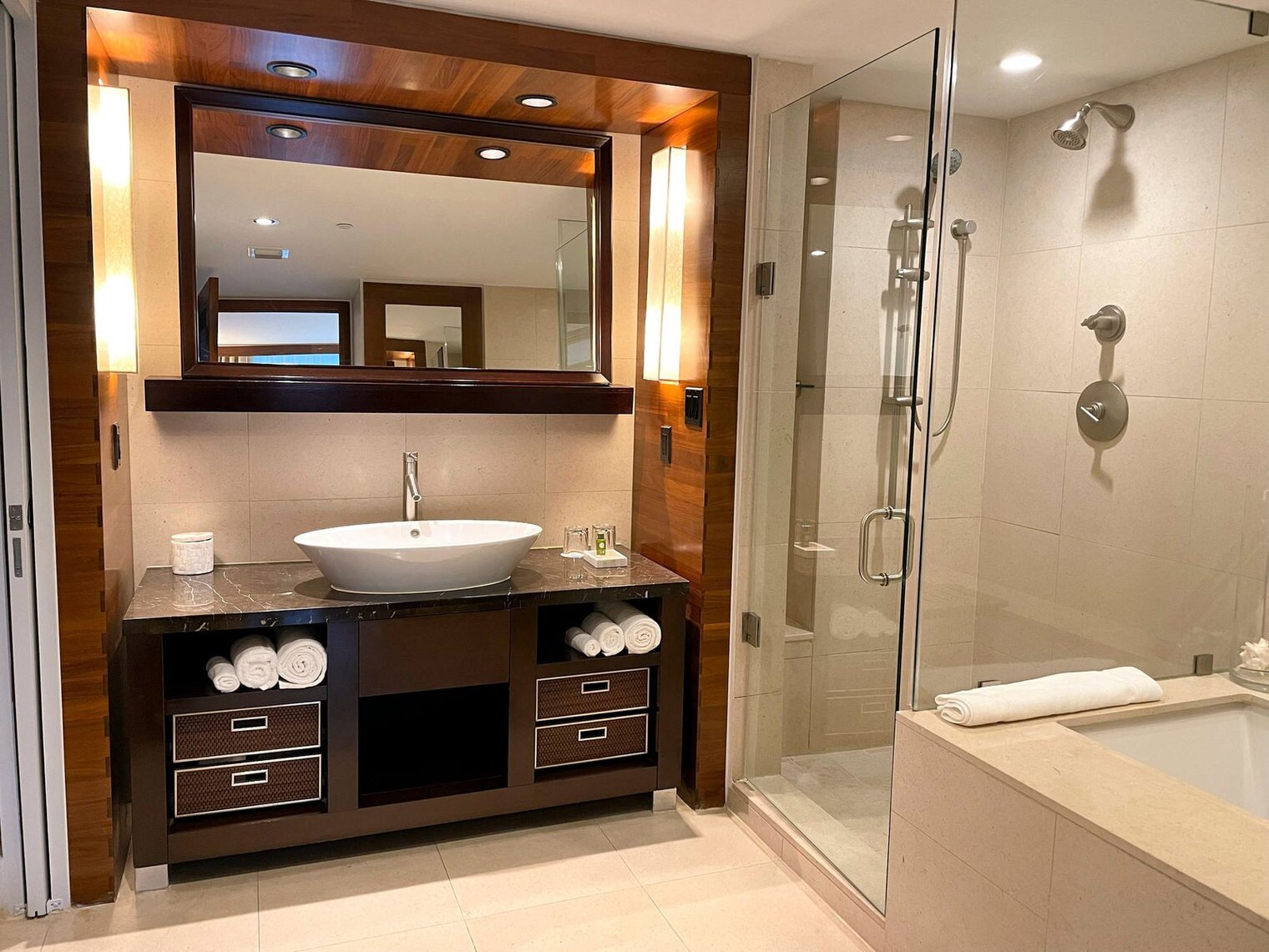 Building Photo - 6801 Collins Ave