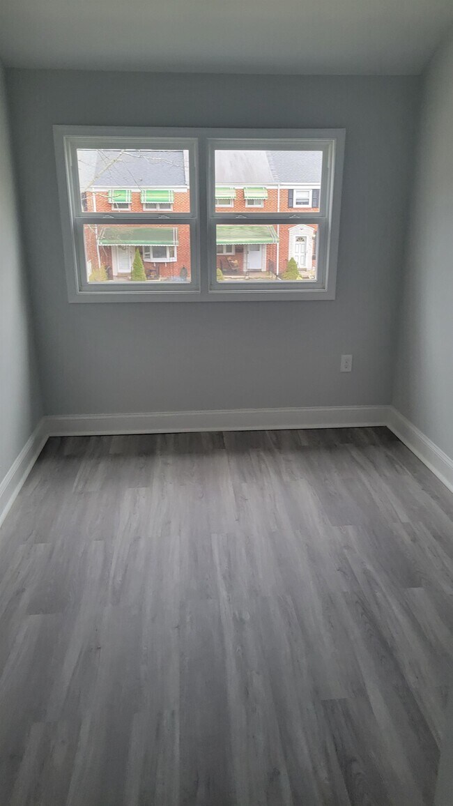 Building Photo - 8637 Hoerner Ave