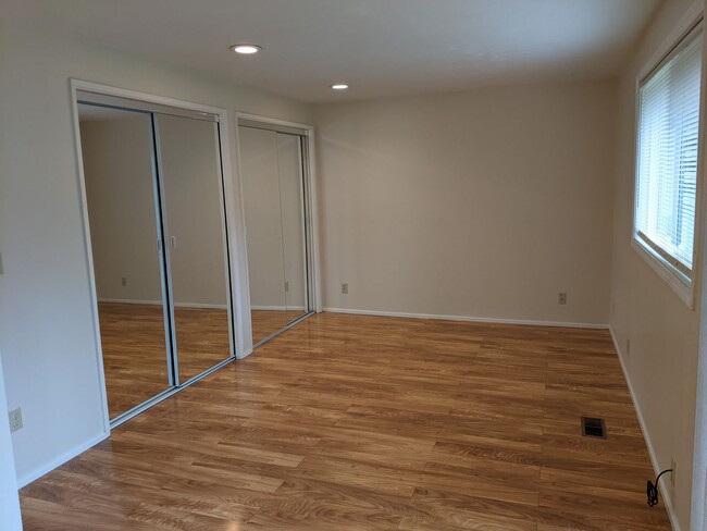 Building Photo - Beautiful 4-Bedroom, 2-Bath Plus Office In...