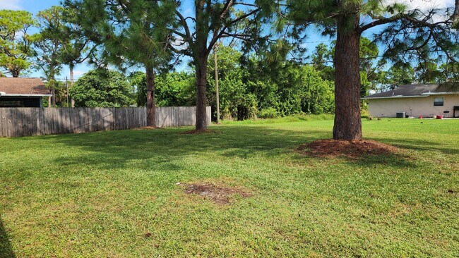 Building Photo - 651 NW Sharpe St