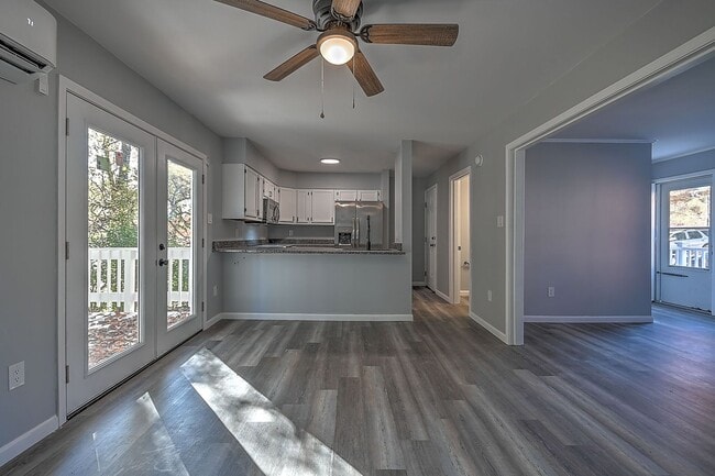 Building Photo - 254 Wildwood Dr