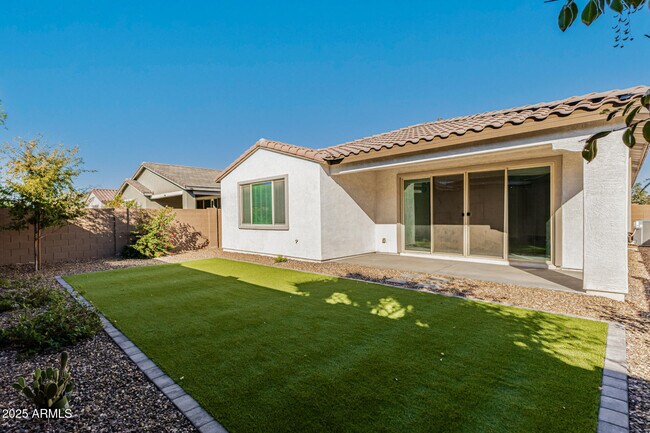 Building Photo - 1229 E Maldonado Dr