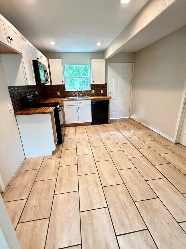 Building Photo - 17433 Cr-945