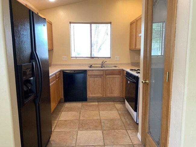 Building Photo - Beautiful Modern 3Bdm 2Ba Home, Great Location,Must See!