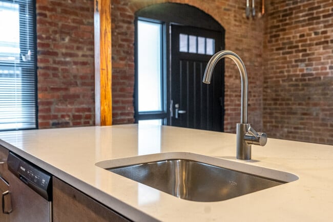 Building Photo - 235 Old South High St