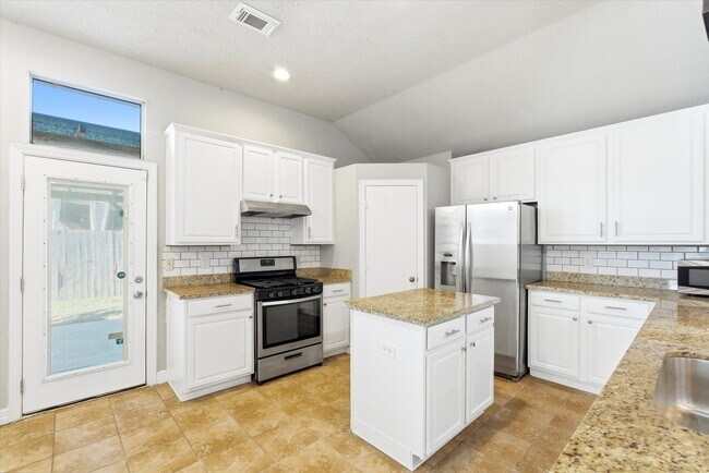 Building Photo - 4515 Chetco Ln