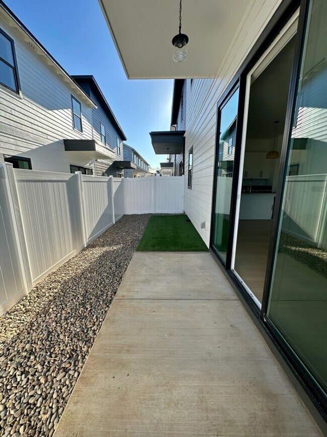 Building Photo - 206 Bogey Ln