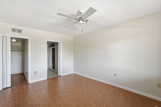 Building Photo - 10330 W Thunderbird Blvd