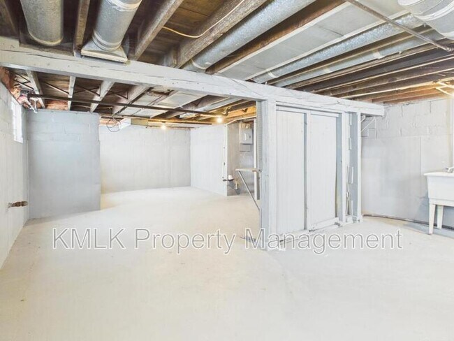 Building Photo - 806 Crouse St