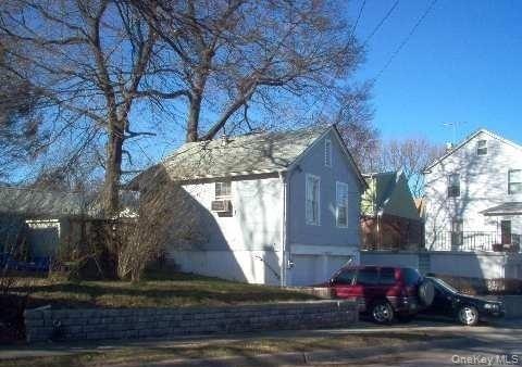 Primary Photo - 1 Birchwood Ave