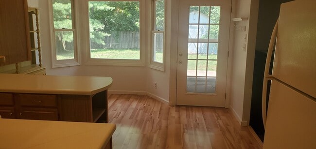 Building Photo - 2 bd, 2 ba house in old SW Columbia, fence...