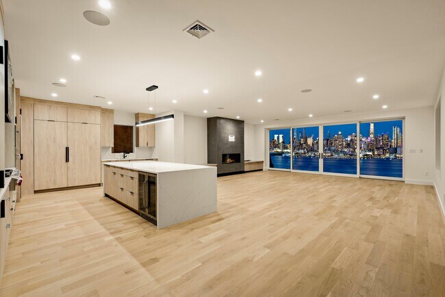 Building Photo - 58 King Ave