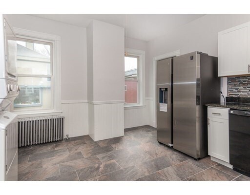 Building Photo - 33 Putnam Ave