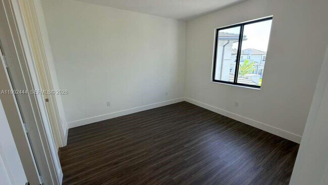 Building Photo - 19708 NE 14th Ave