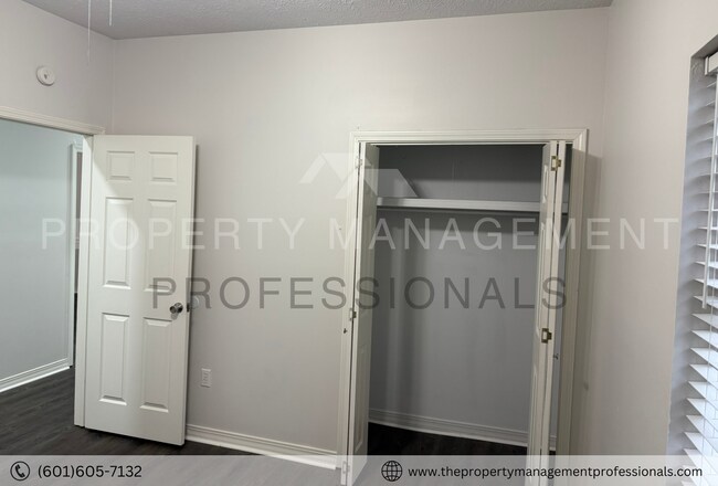 Building Photo - 600 Bay Pointe Ln