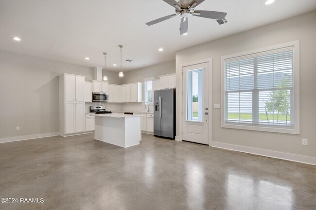 Building Photo - 107 Satsuma Dr