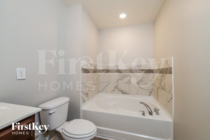 Building Photo - 1049 Solstice St