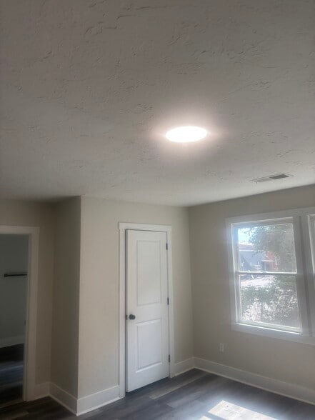 Building Photo - 51 Mullis St