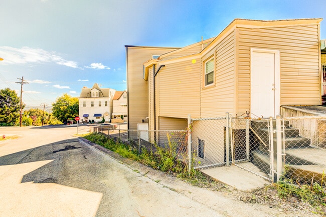 Building Photo - Awesome building with 2 great apartments in the South Side Slopes/Allentown