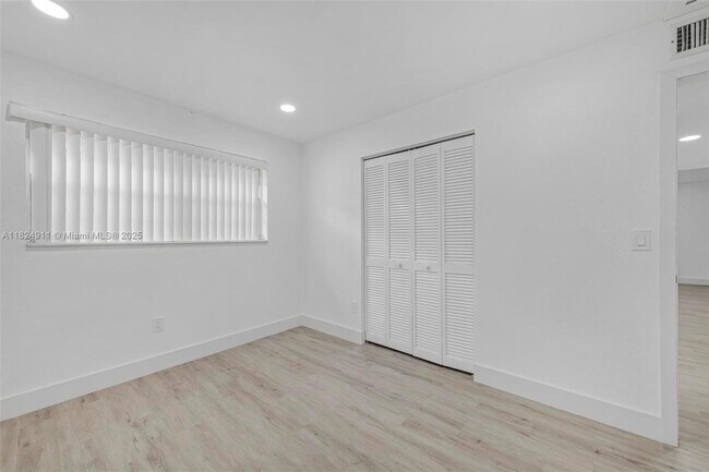 Building Photo - 1356 Pelican Ct