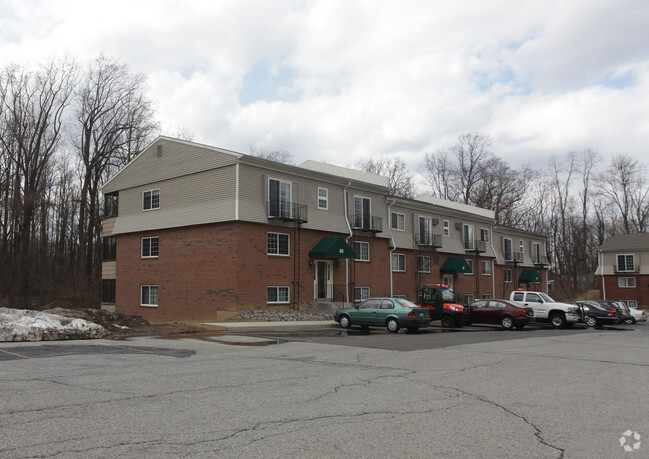 Building Photo - Village Green Apartments