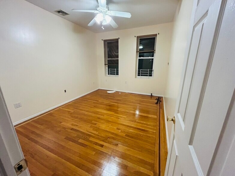 Building Photo - 1761 E 16th St