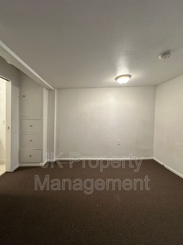 Building Photo - 1219 6th Ave S