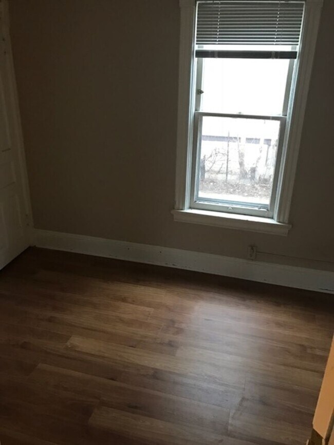 Building Photo - 2065 Winnebago St