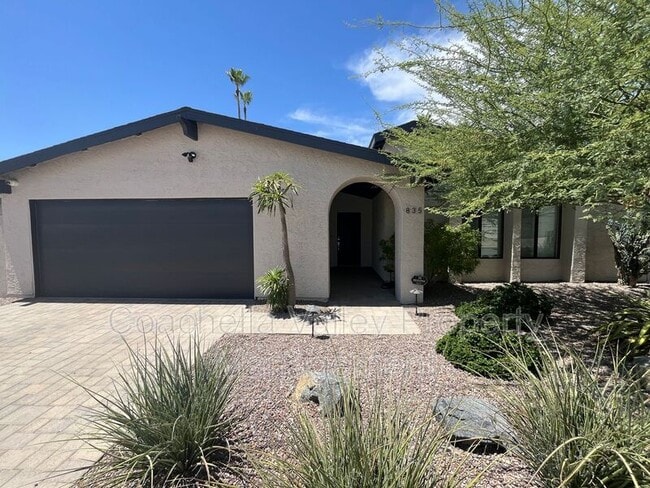Building Photo - 835 Nueva Vista Dr S