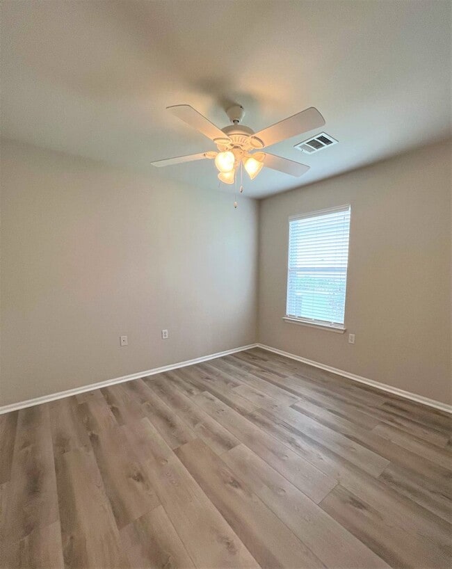 Building Photo - 305 Barrington Farm Ct