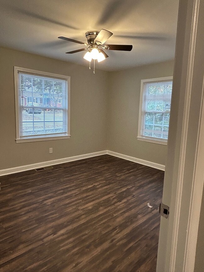 Building Photo - 1200 Elm St