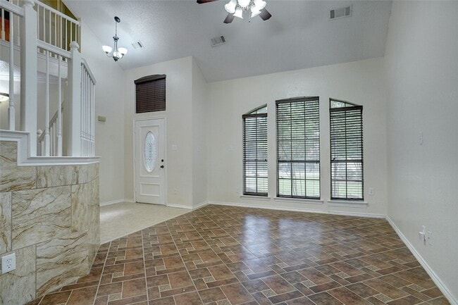Building Photo - 617 Turtledove Ln