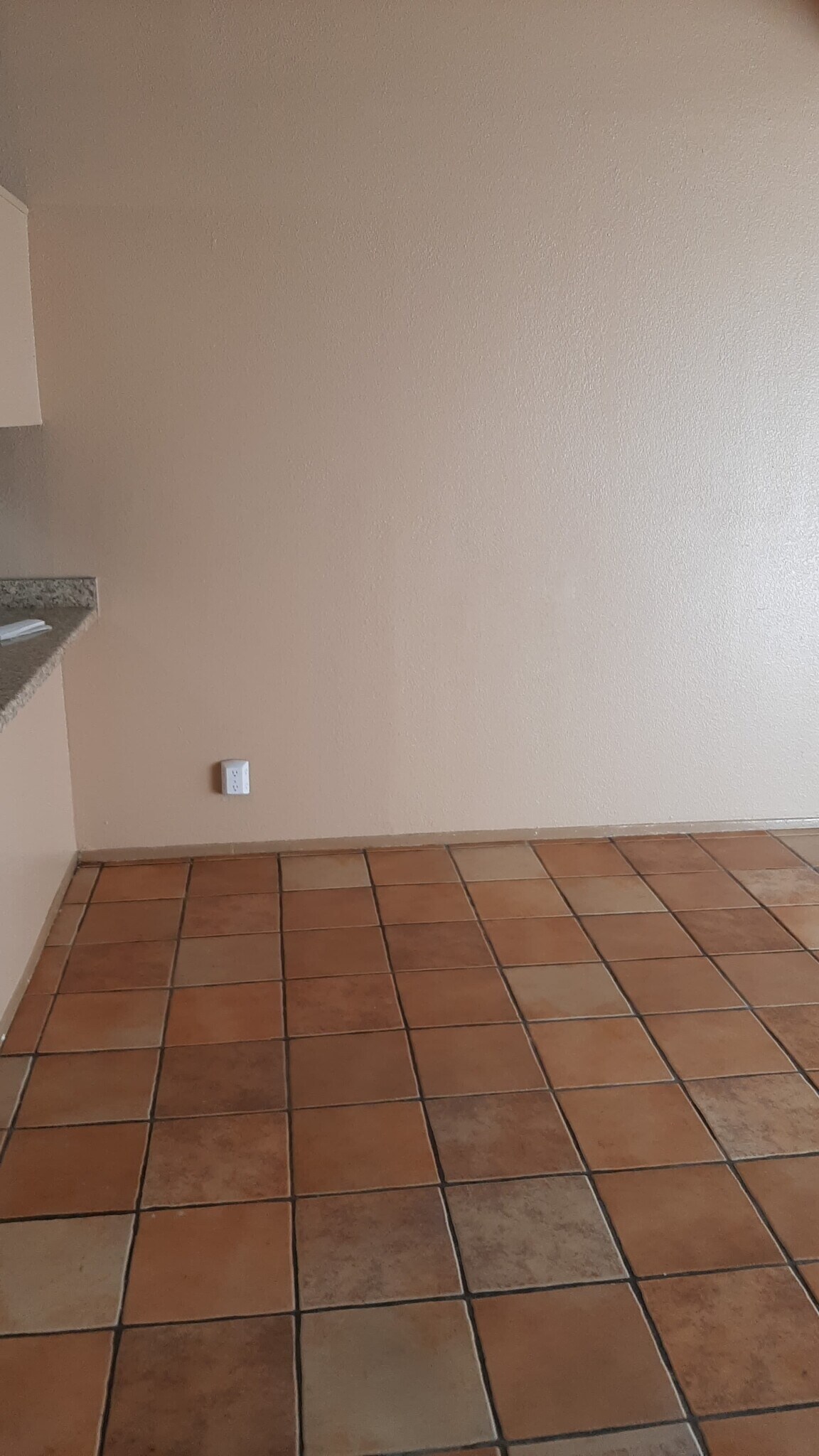 Building Photo - 684 White Cliffs Dr