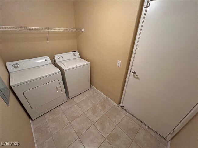 Building Photo - 10550 W Alexander Rd